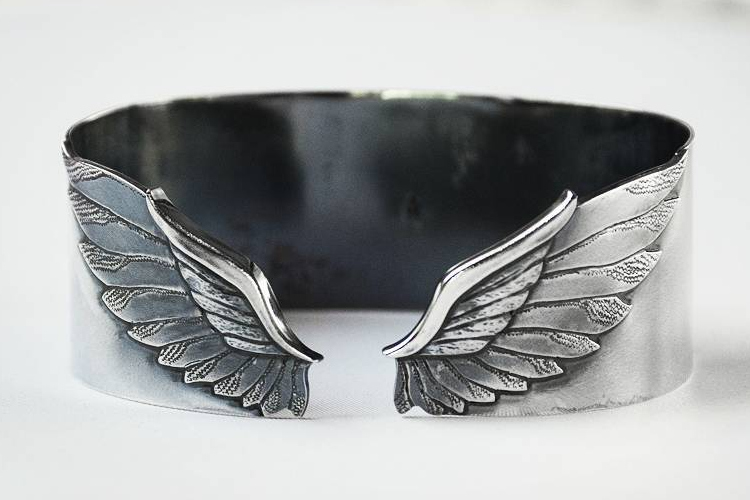 Pulsera alada, Colecciones Privadas, @kingahaudek @Kinga Haudek